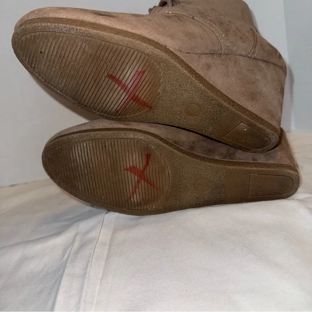 Women's Tan Taupe Faux Suede Lace-up Wedge Ankle Boots‎ Size 7